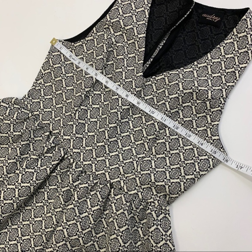 Audrey 3 + 1 Jacquard Dress - Picture 11 of 13